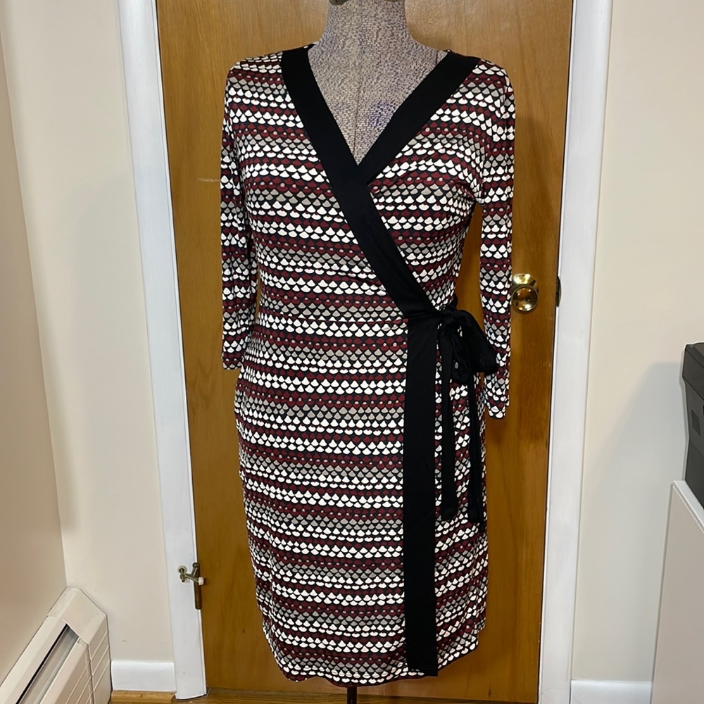 Gilli Womens Large Wrap Dress Burgundy Black and White Scallop Pattern